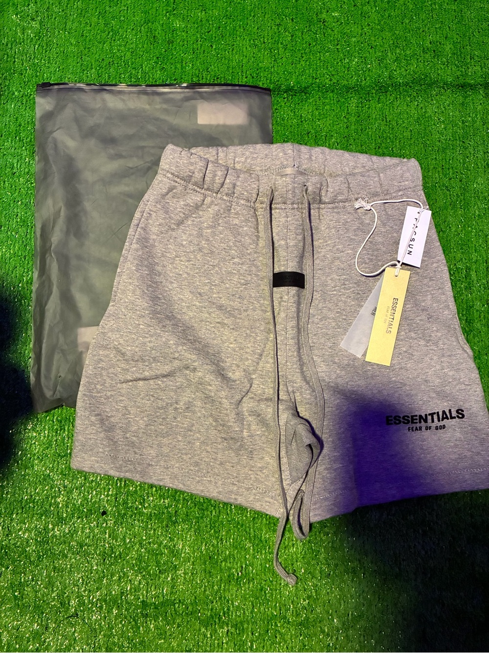Essentials shorts dark oat Size Small